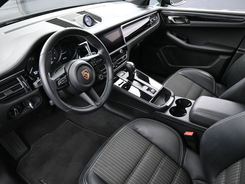 Certified 2024 Porsche Macan Turbo image 4