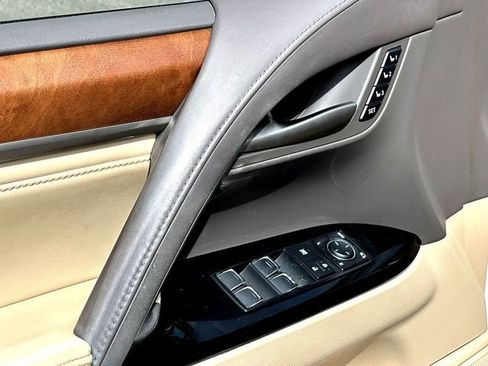 Used 2020 Lexus LX 570 4WD w/ Luxury Package image 11