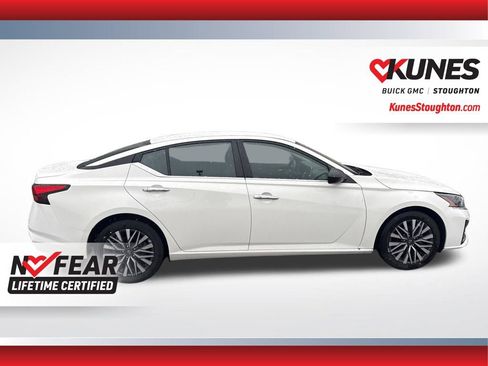 Used 2025 Nissan Altima 2.5 SV FWD image 12