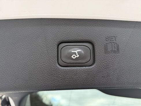 Used 2023 Ford Edge ST image 25