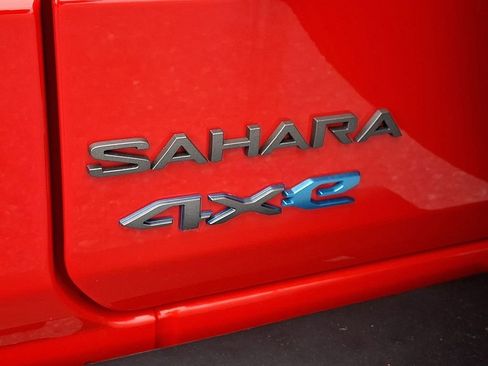 Used 2025 Jeep Wrangler Unlimited Sahara w/ Safety Group AWD/4WD image 35