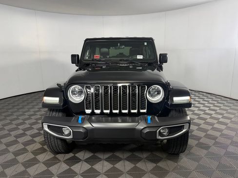 Used 2023 Jeep Wrangler Unlimited Sahara w/ Cold Weather Group AWD/4WD image 2