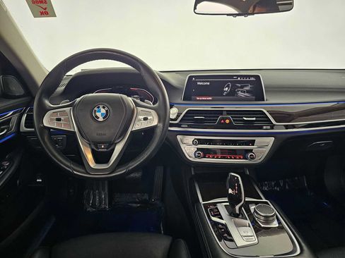 Used 2022 BMW 750i xDrive AWD/4WD image 18