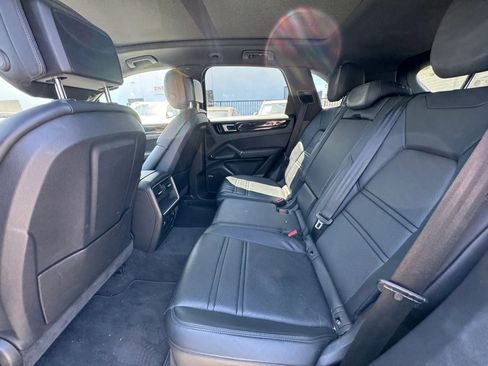 Used 2020 Porsche Cayenne AWD/4WD image 10