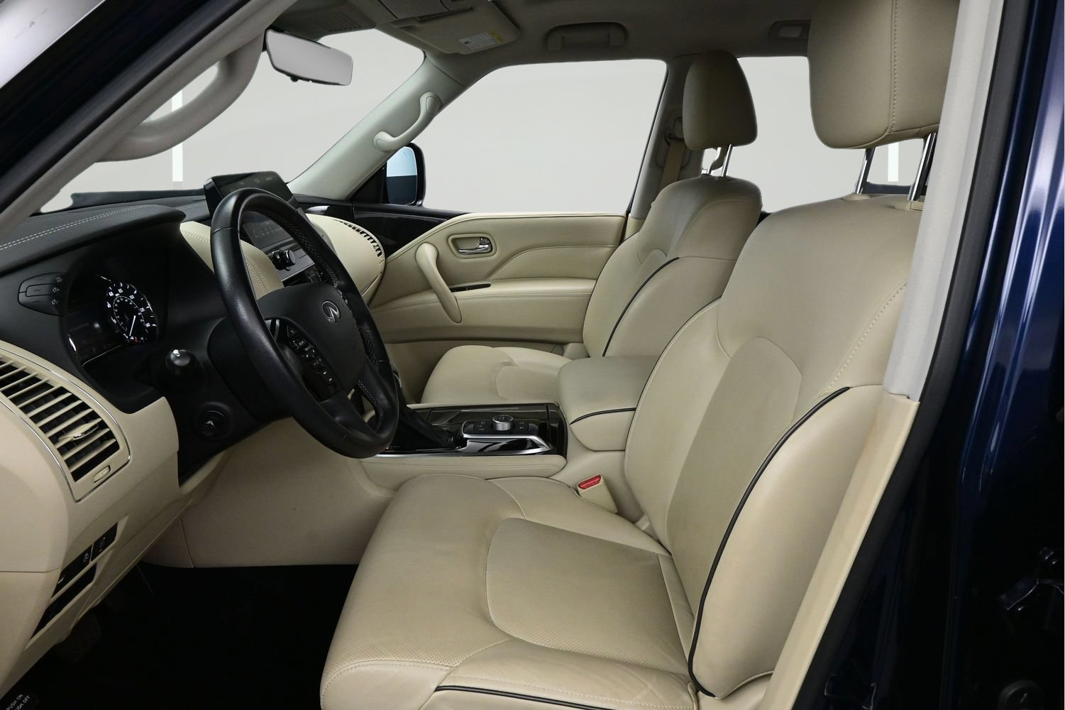 Used 2023 INFINITI QX80 Luxe w/ All-Season Package AWD/4WD image 9