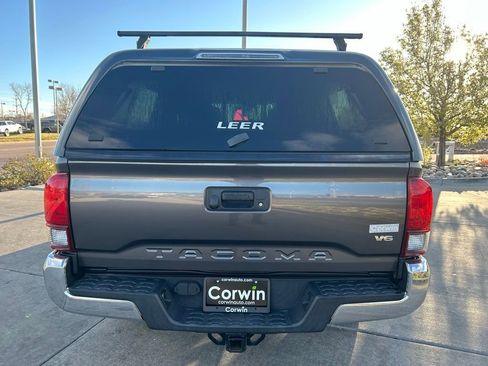 Used 2018 Toyota Tacoma TRD Off-Road image 7