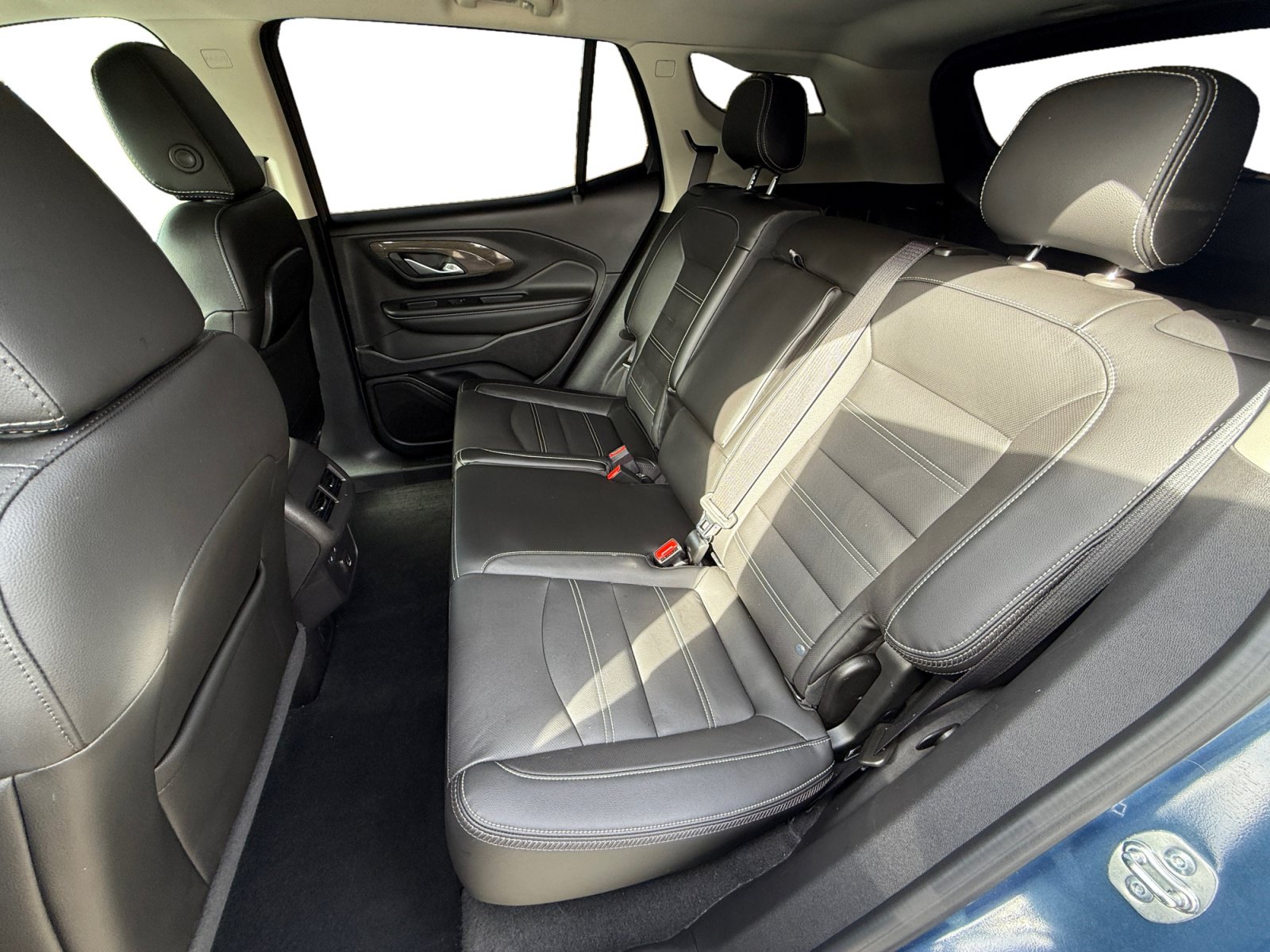 Used 2024 GMC Terrain Denali w/ Denali Premium Package AWD/4WD image 16