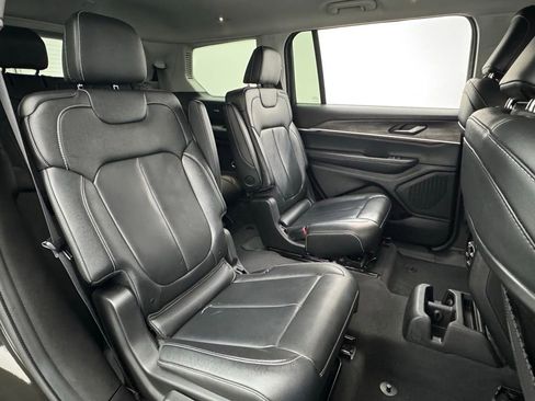 Used 2023 Jeep Grand Cherokee L Limited w/ Black Appearance Package image 39