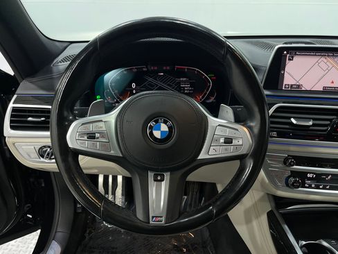 Used 2021 BMW 750i xDrive w/ Executive Package image 22