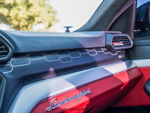 Used 2019 Lamborghini Urus image 38