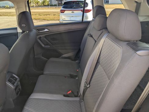 Used 2021 Volkswagen Tiguan S image 10
