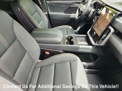 New 2026 GMC Acadia AT4 w/ Luxury Package AWD/4WD image 10