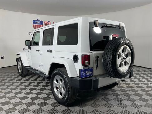 Used 2015 Jeep Wrangler Unlimited Sahara w/ Connectivity Group AWD/4WD image 5