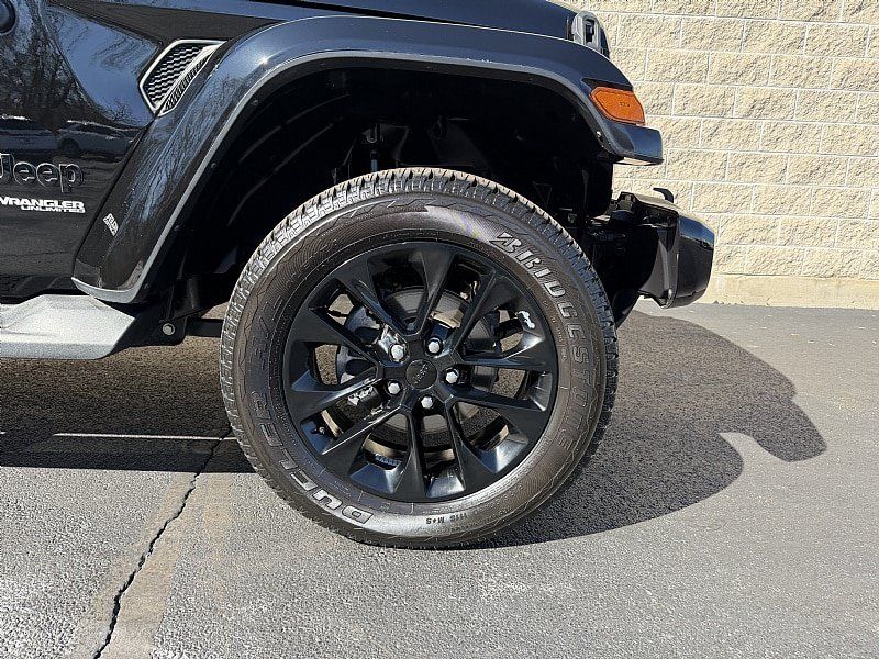 Used 2022 Jeep Wrangler Unlimited Sahara AWD/4WD image 4