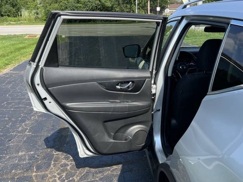 Used 2018 Nissan Rogue SV w/ Premium Package AWD/4WD image 32