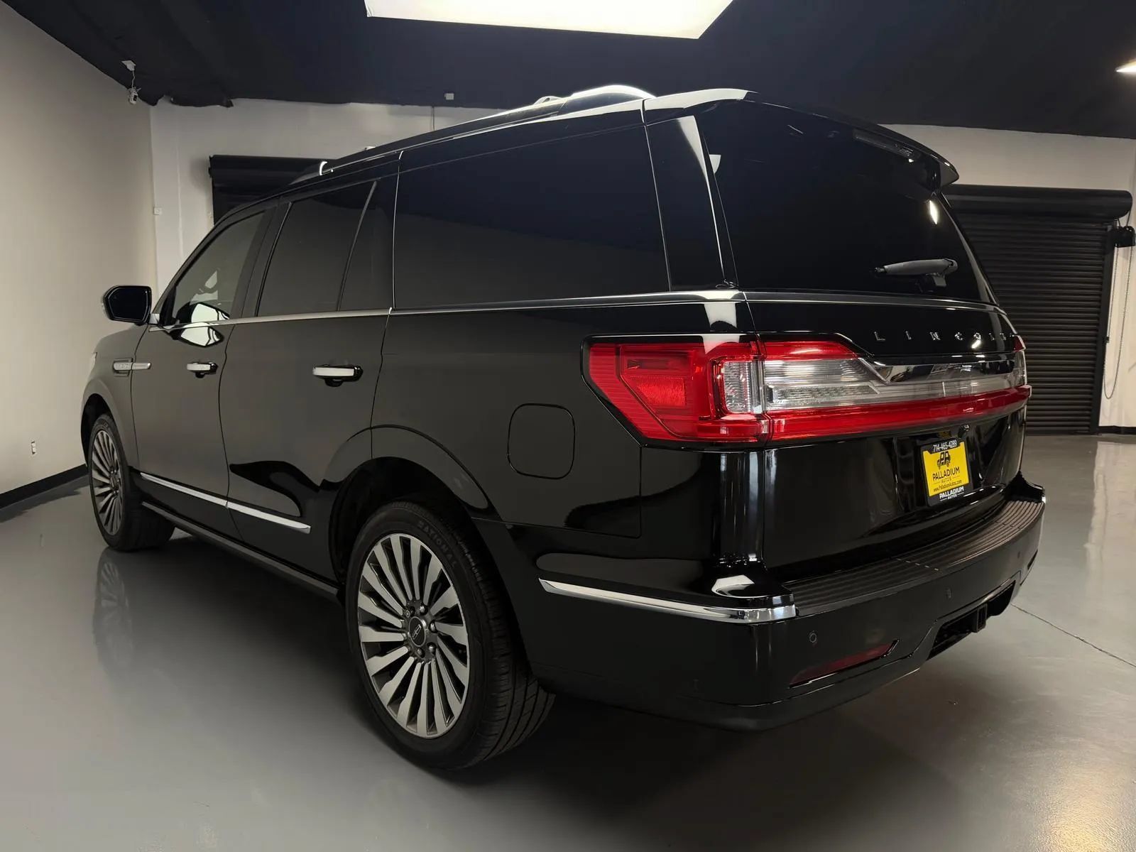 Used 2018 Lincoln Navigator Reserve w/ Technology Package AWD/4WD image 6