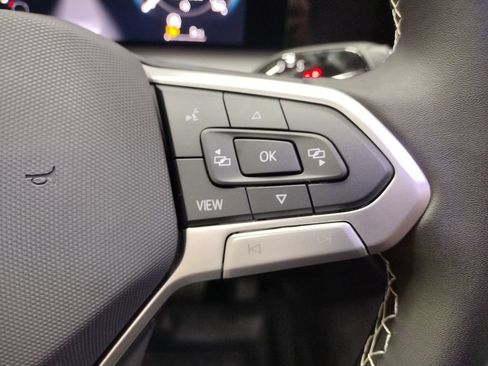 New 2025 Volkswagen Tiguan SE image 26