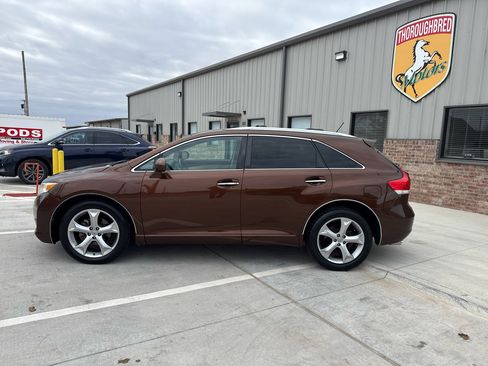 Used 2009 Toyota Venza 4dr Wgn V6 FWD (Natl) image 16