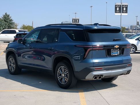 Used 2024 Chevrolet Traverse LT w/ Trailering Package FWD image 4