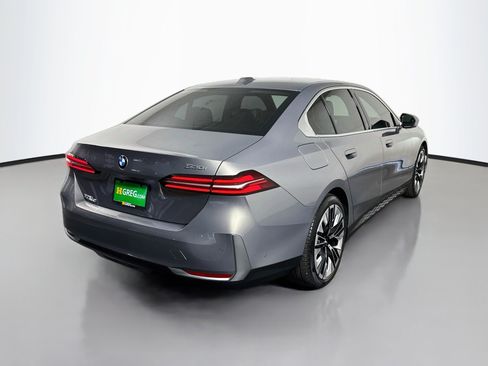 Used 2024 BMW 530i w/ Premium Package RWD image 10