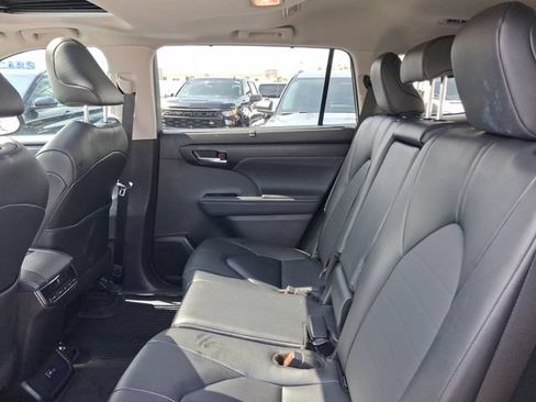 Used 2026 Toyota Highlander XLE AWD/4WD image 6