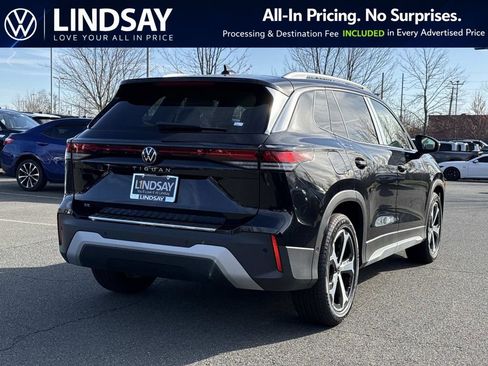 New 2026 Volkswagen Tiguan SE FWD image 3