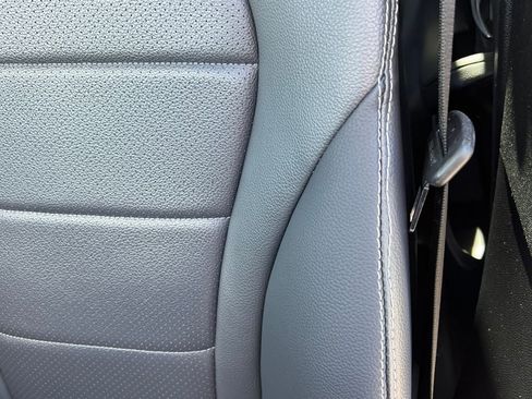 Used 2022 Mercedes-Benz GLC 300 4MATIC w/ Premium Package Lite image 12
