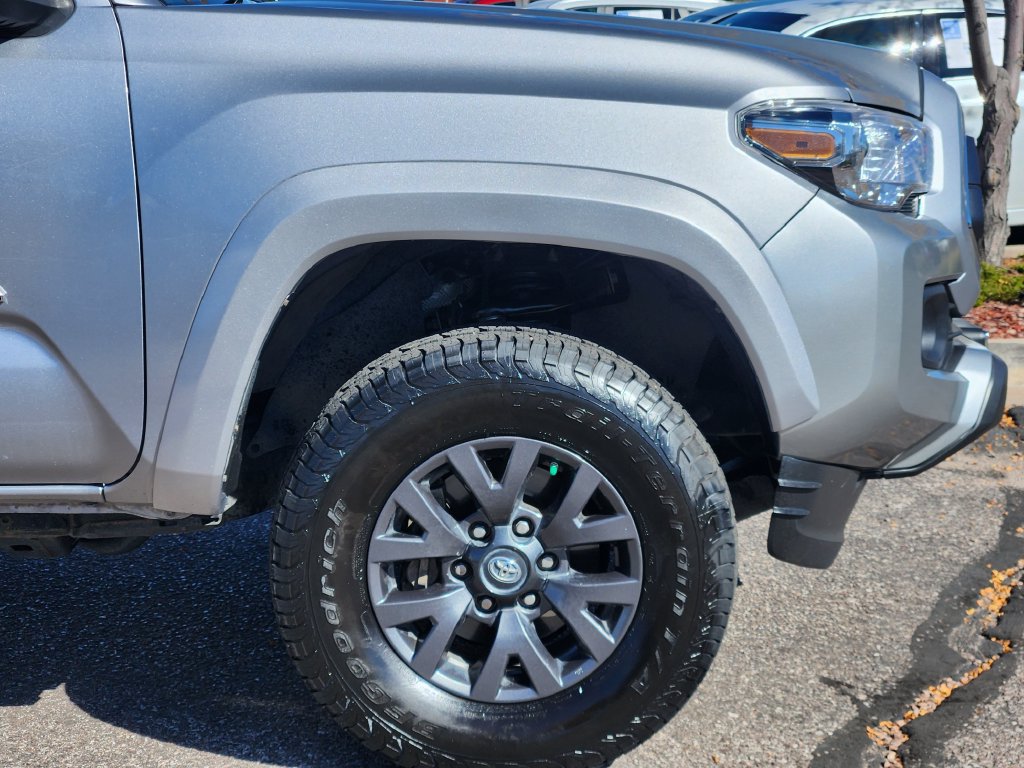 Used 2021 Toyota Tacoma SR5 AWD/4WD image 29