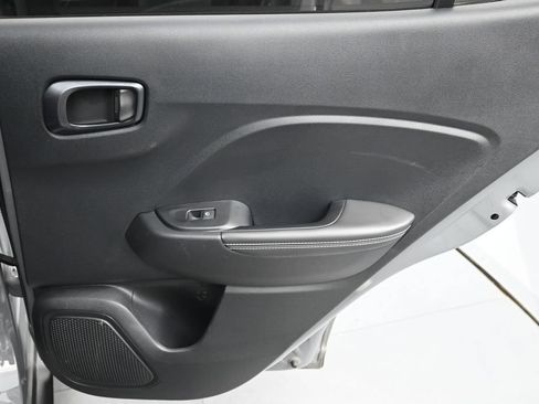Used 2023 Hyundai Venue Limited FWD image 16