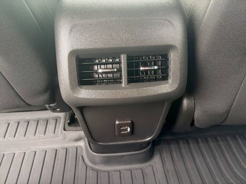 Certified 2023 Chevrolet Equinox LT FWD image 22
