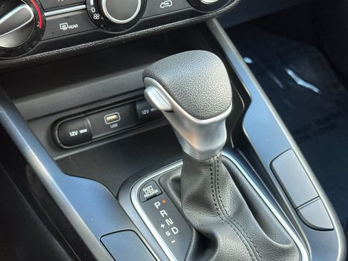 Used 2025 Kia Soul LX w/ LX Technology Package FWD image 21