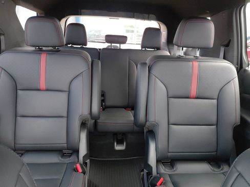 Used 2025 Chevrolet Traverse RS w/ LPO, Floor Liner Package AWD/4WD image 40
