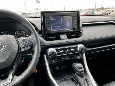 Used 2022 Toyota RAV4 LE image 8