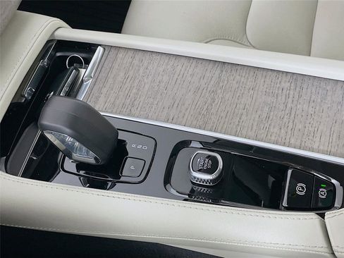 Used 2023 Volvo XC90 B6 Plus w/ Protection Package image 22