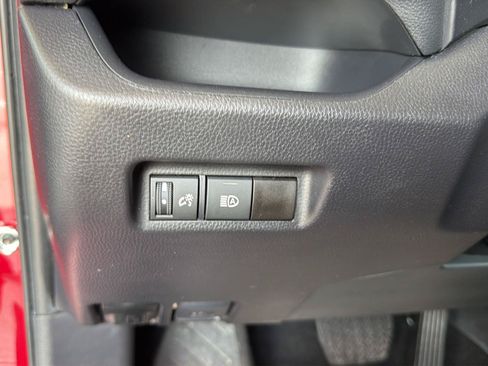 Used 2025 Toyota RAV4 XLE AWD/4WD image 19