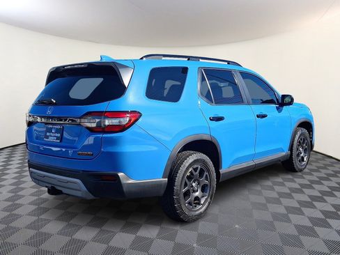 Used 2025 Honda Pilot TrailSport image 7