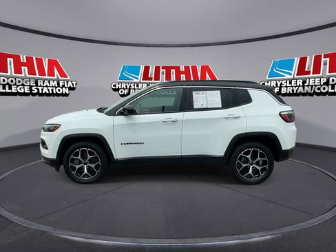 Used 2025 Jeep Compass Limited AWD/4WD image 5
