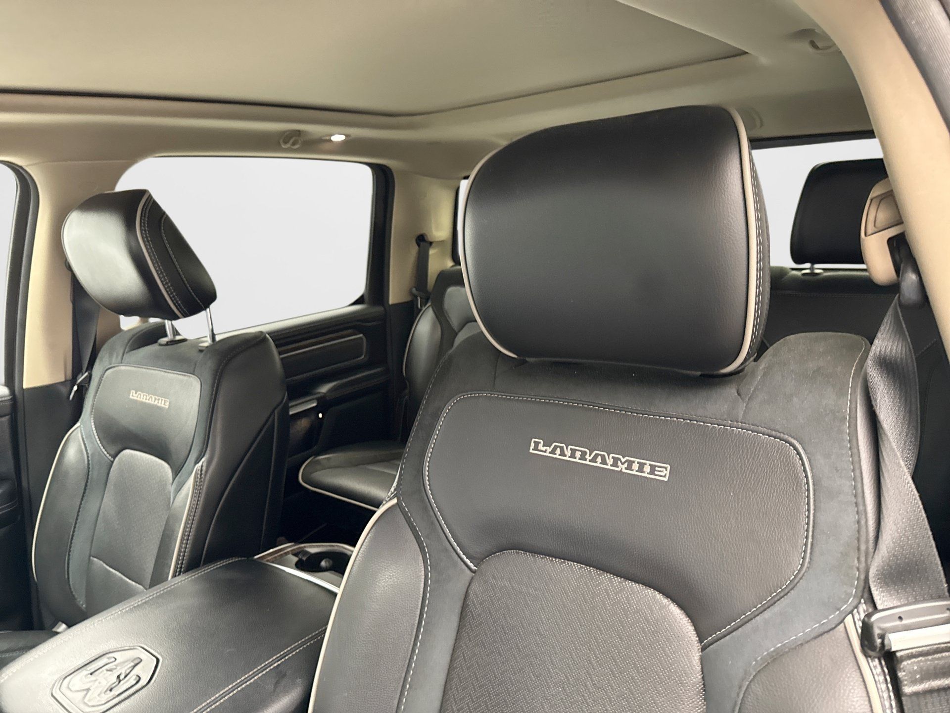 Used 2019 RAM 1500 Laramie AWD/4WD image 11