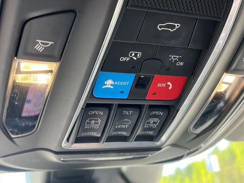 Used 2023 Jeep Grand Cherokee L Limited w/ Luxury Tech Group II image 24