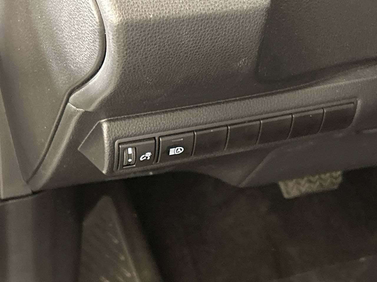 Used 2025 Toyota Corolla LE FWD image 13