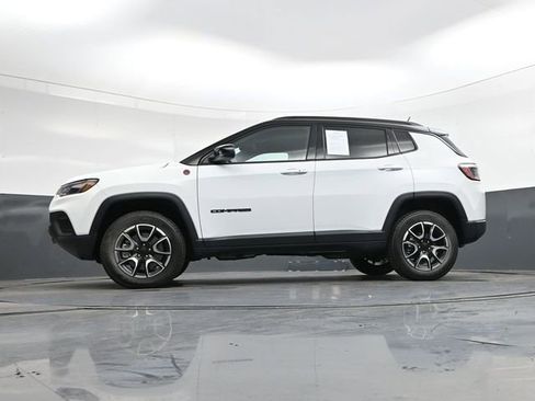 Used 2024 Jeep Compass Trailhawk image 38