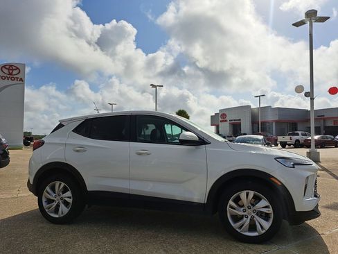 Used 2024 Buick Encore GX Preferred image 3