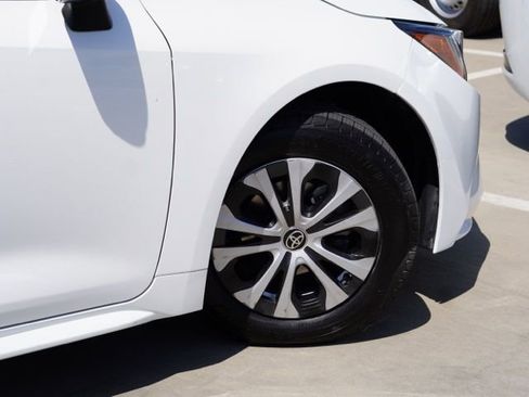 Used 2022 Toyota Corolla LE FWD image 8