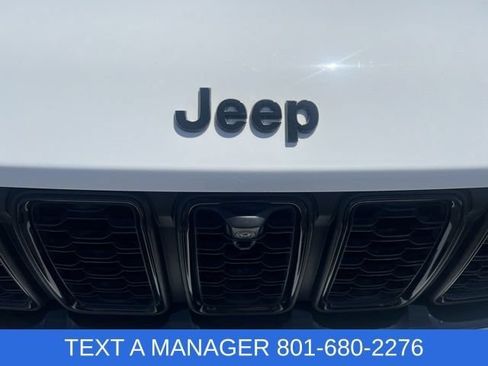 Used 2023 Jeep Grand Cherokee Limited w/ Luxury Tech Group II AWD/4WD image 19