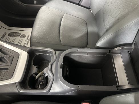 Used 2021 Toyota RAV4 XLE image 20