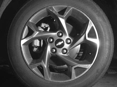 Used 2025 Chevrolet Trax LT FWD image 12