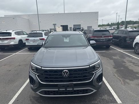 Used 2025 Volkswagen Atlas Cross Sport SEL AWD/4WD image 2