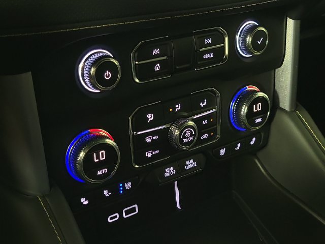 Used 2023 GMC Yukon SLT AWD/4WD image 30