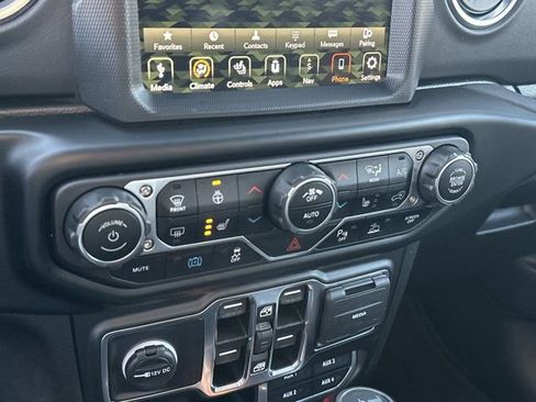 Certified 2022 Jeep Wrangler Unlimited Sahara w/ Cold Weather Group image 35