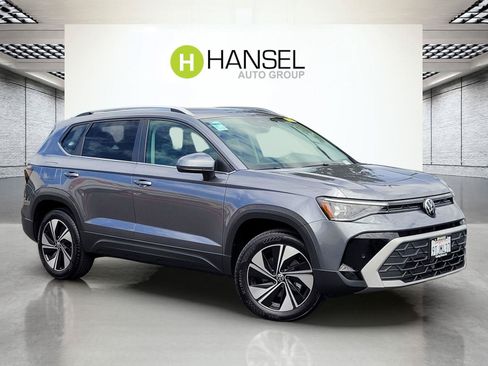Certified 2025 Volkswagen Taos SE w/ Panoramic Sunroof Package AWD/4WD image 1